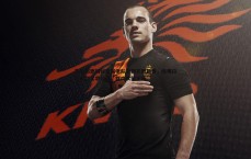 黑白直播官网-费迪南德揭秘曼联老队友聊天群趣事，埃弗拉频退群又求拉回，群内欢笑不断